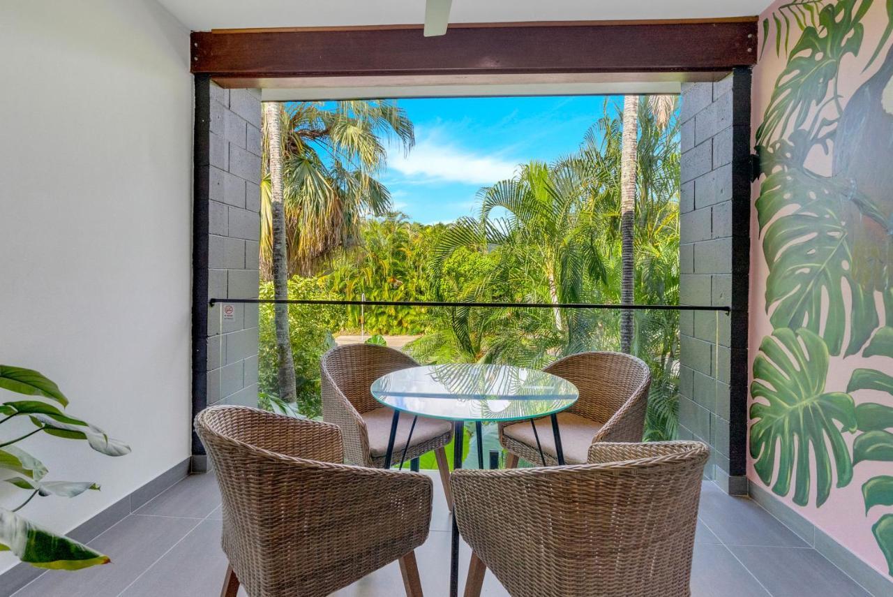 The Palms At Palm Cove Aparthotel Bagian luar foto