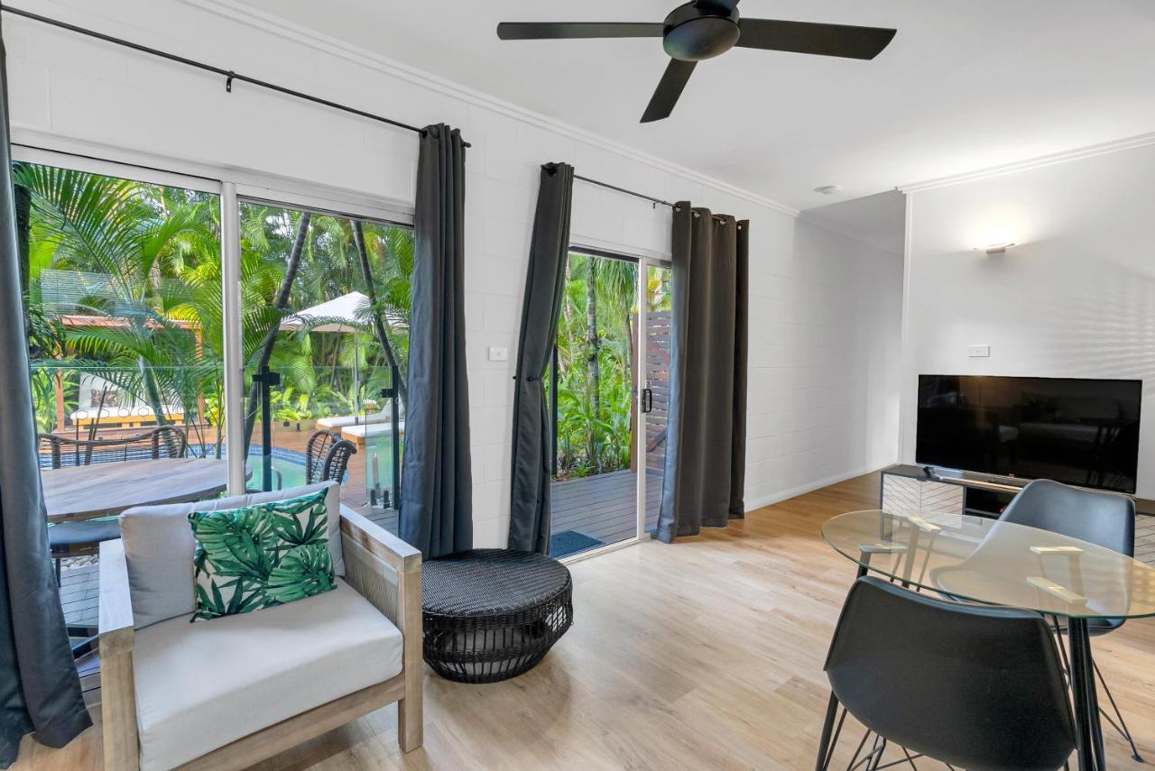 The Palms At Palm Cove Aparthotel Bagian luar foto