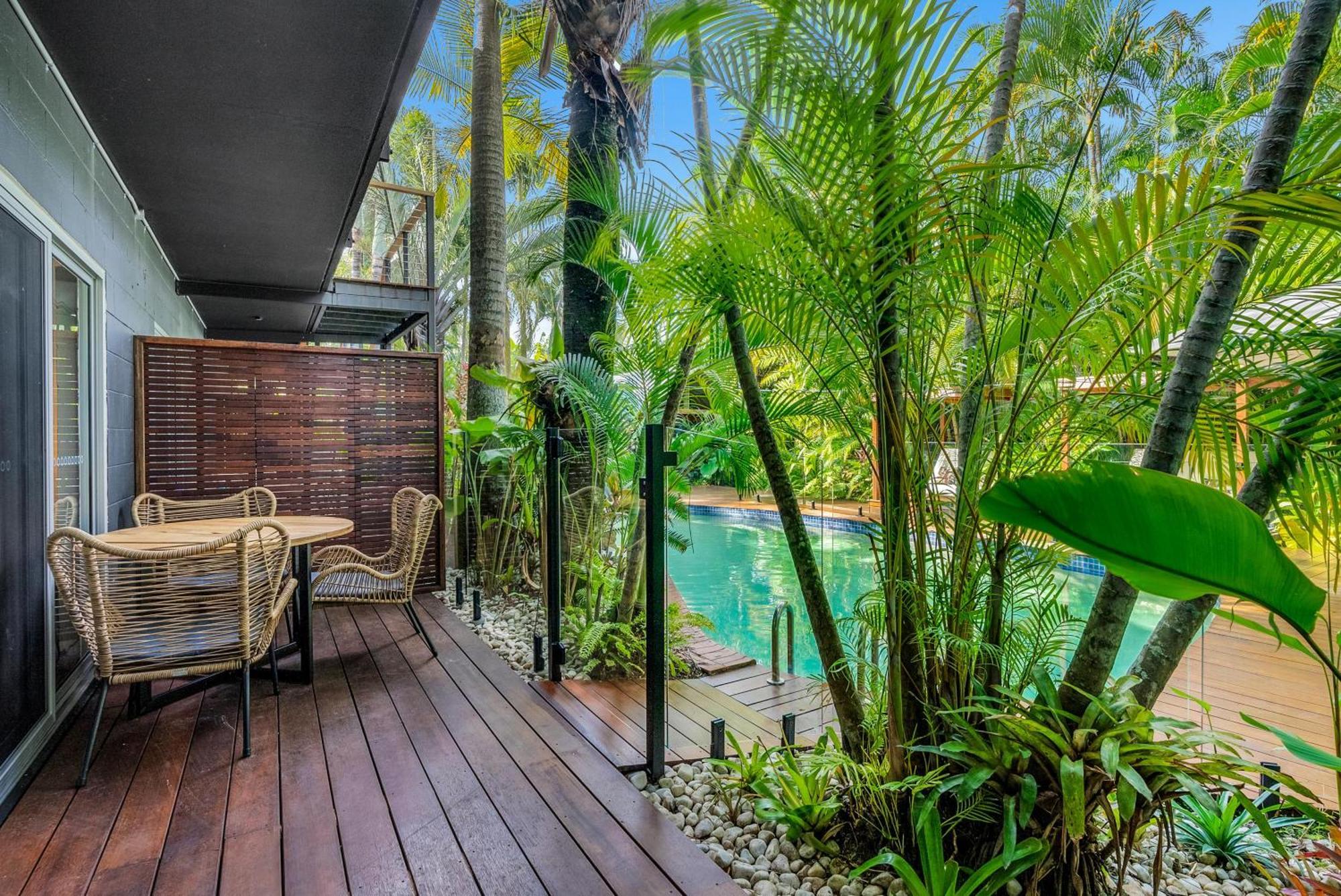 The Palms At Palm Cove Aparthotel Bagian luar foto