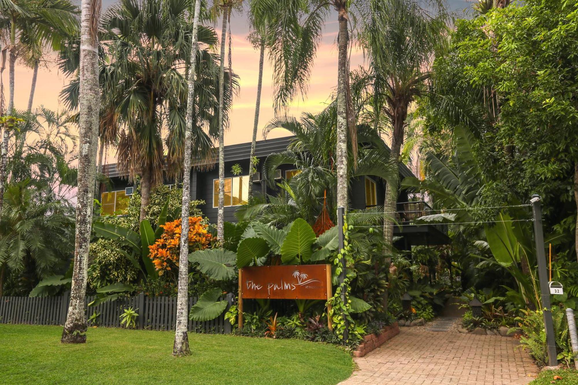 The Palms At Palm Cove Aparthotel Bagian luar foto