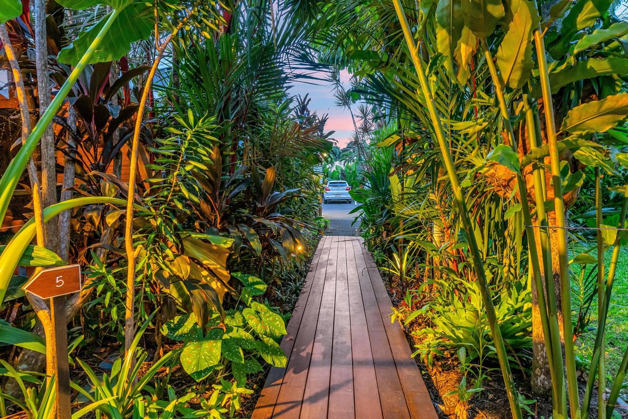 The Palms At Palm Cove Aparthotel Bagian luar foto