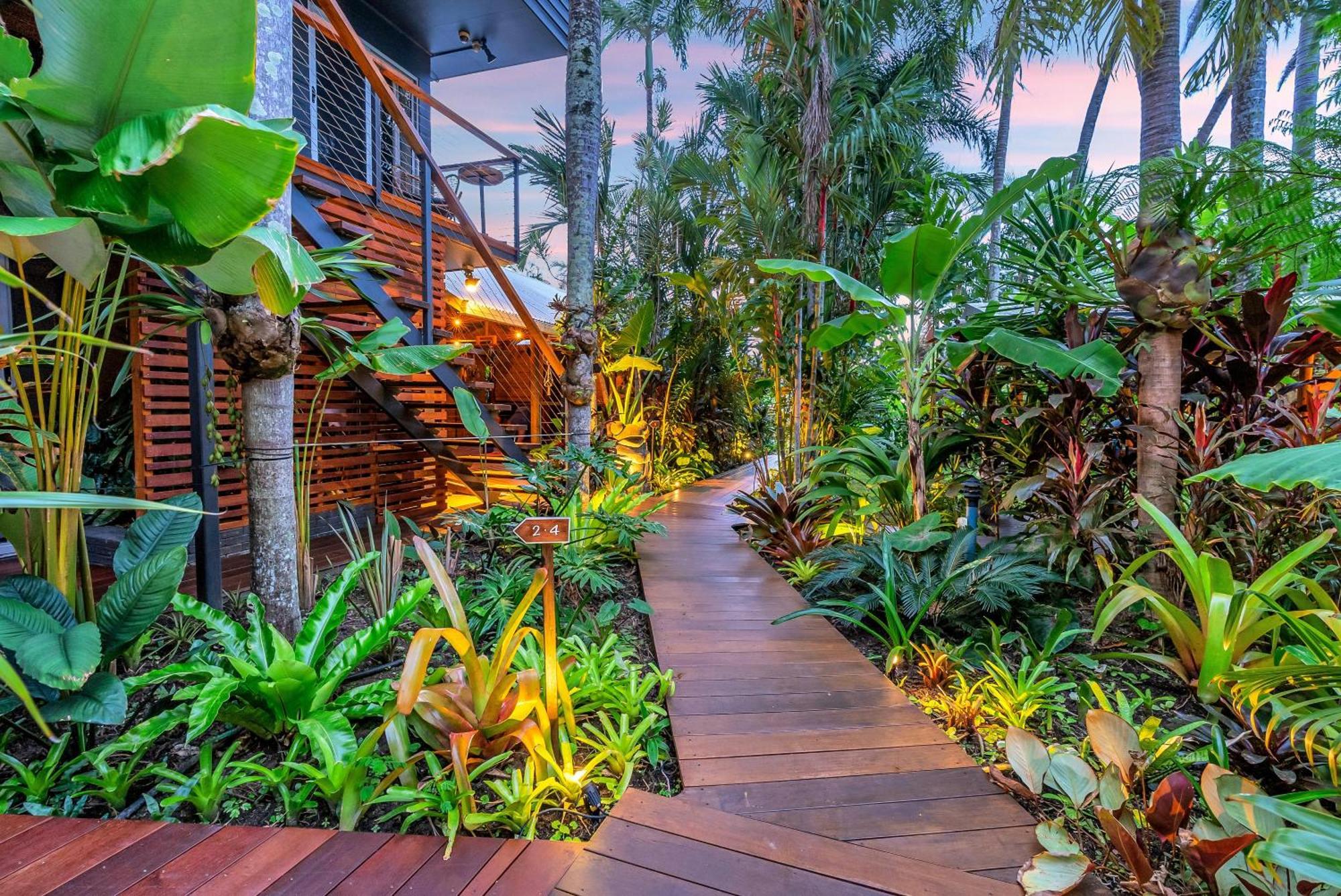 The Palms At Palm Cove Aparthotel Bagian luar foto