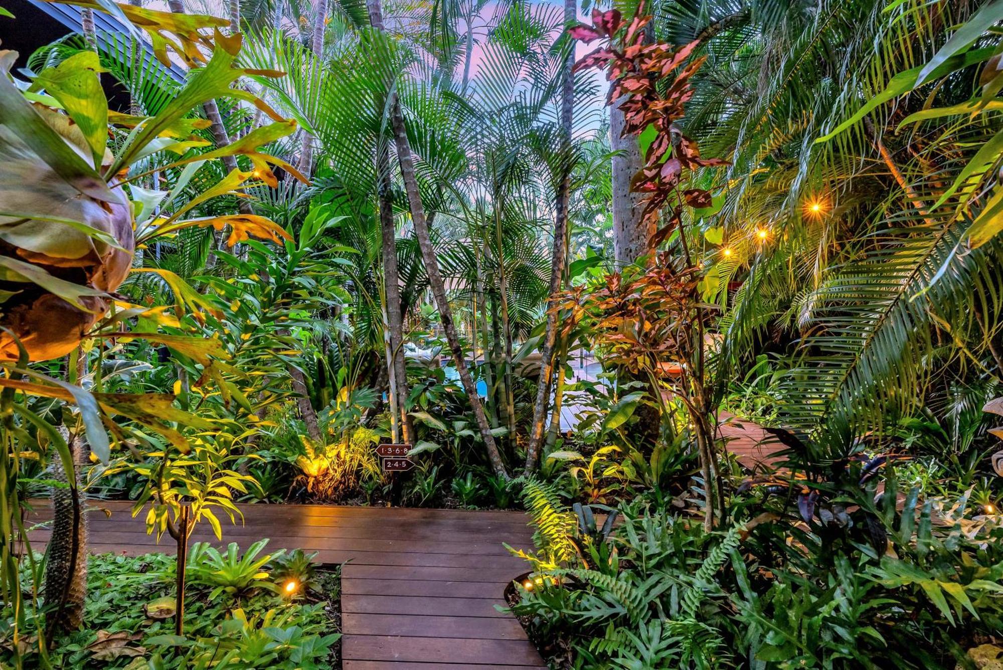 The Palms At Palm Cove Aparthotel Bagian luar foto