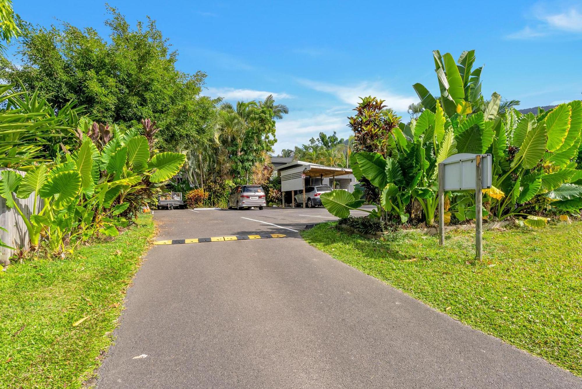 The Palms At Palm Cove Aparthotel Bagian luar foto