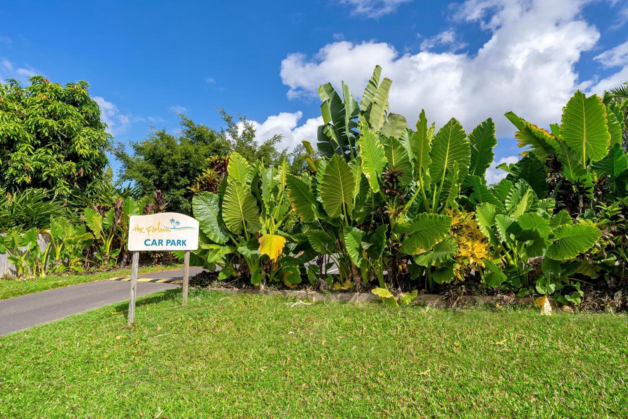 The Palms At Palm Cove Aparthotel Bagian luar foto